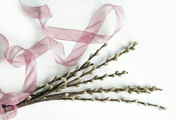 gift decorating ideas floral stems with pink ribbon
