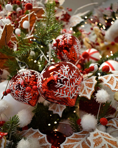 red and white onion shaped baubles on gingerbread theme christmas tree