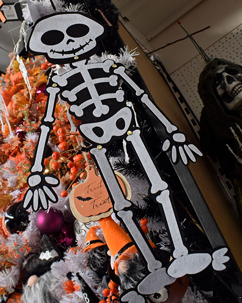 skeleton hanging figure halloween decorating trends