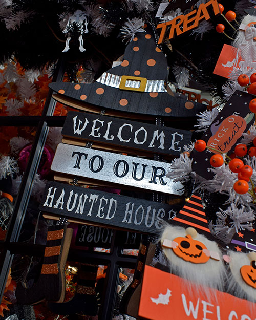 halloween decoration trends - welcome to our haunted house sign